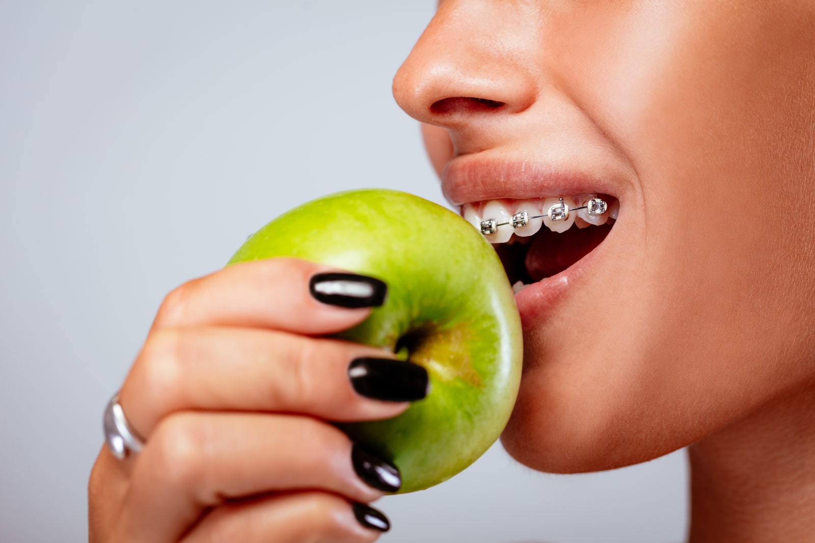 Avoid These Foods and Drinks that Damage Teeth and Gums